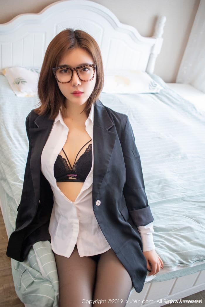 [XiuRen秀人网] 2019.05.09 No.1439 Yomi悠蜜 新人 秘书-像素点